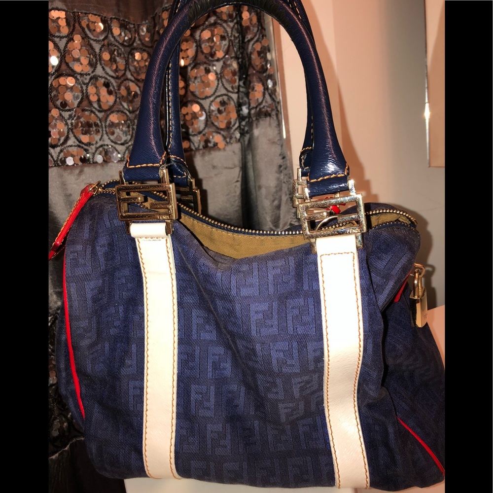 **Authentic ** FENDI HANDBAG